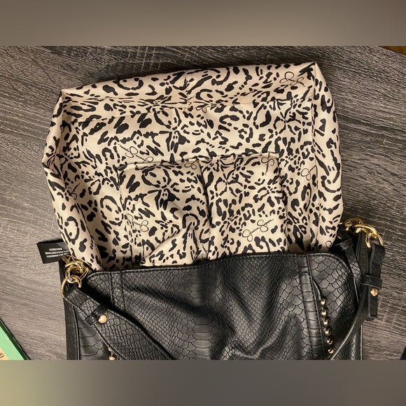 Jessica Simpson black faux snake skin gold studded shoulder bag purse tote EUC - Picture 15 of 16